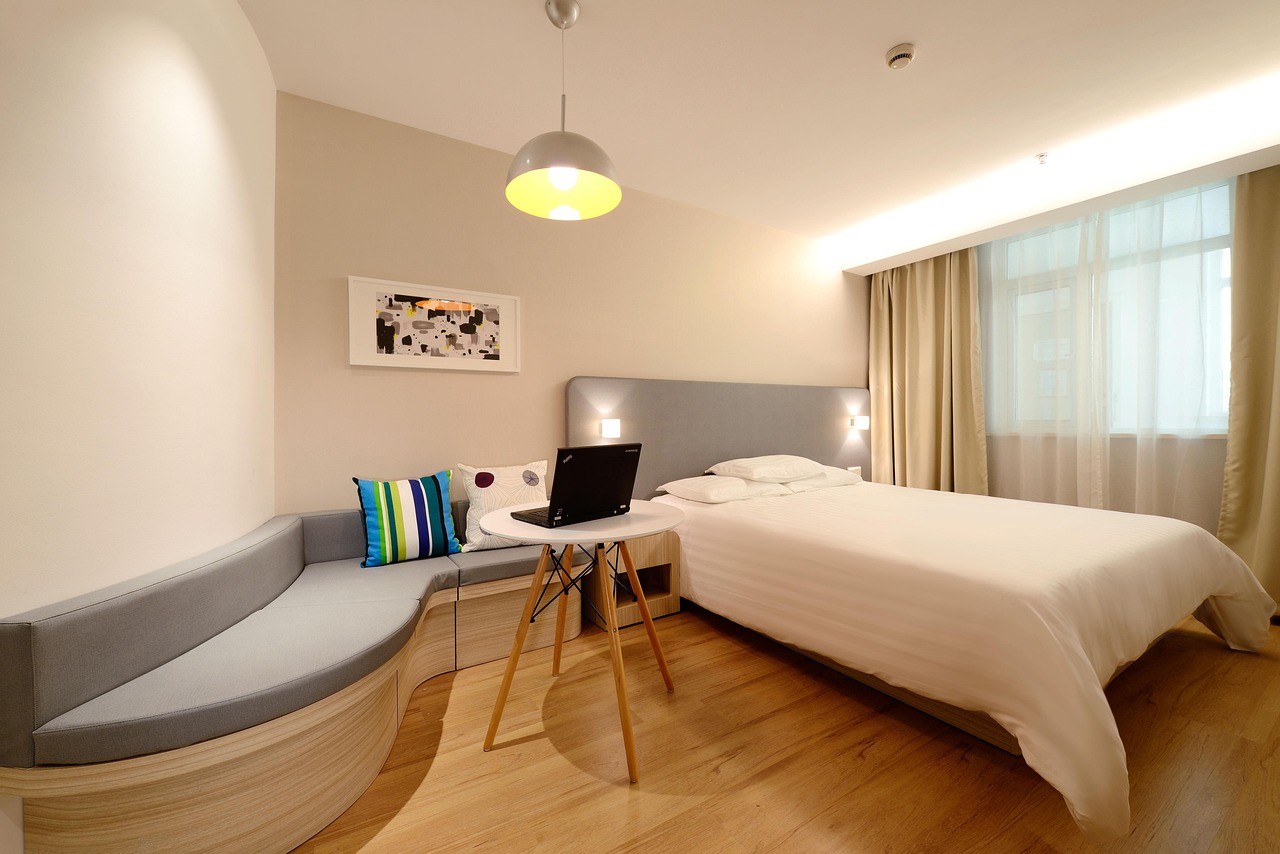 Modern hotel room with double bed, desk, and seating area — book easily with No. 1 Globe Vista